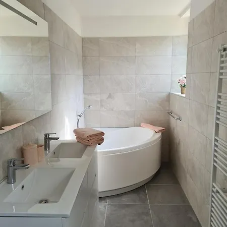 La Maison Thimadaise サルラ・ラ・カネダ